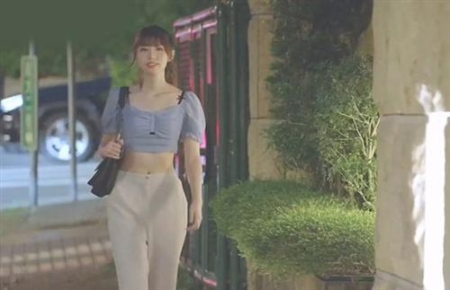 61471-夜晚路边捡尸醉汉 痴女领回家玩鸡巴.jpg